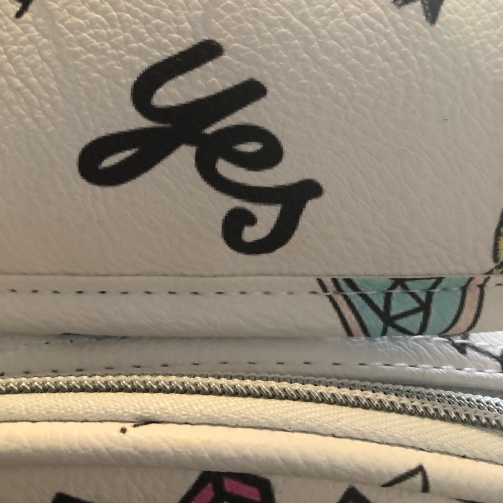 Betsey Johnson
I Do Collection Printed "I Do" Veagn PVC Hat Box Accessory Bag - Picture 13 of 14